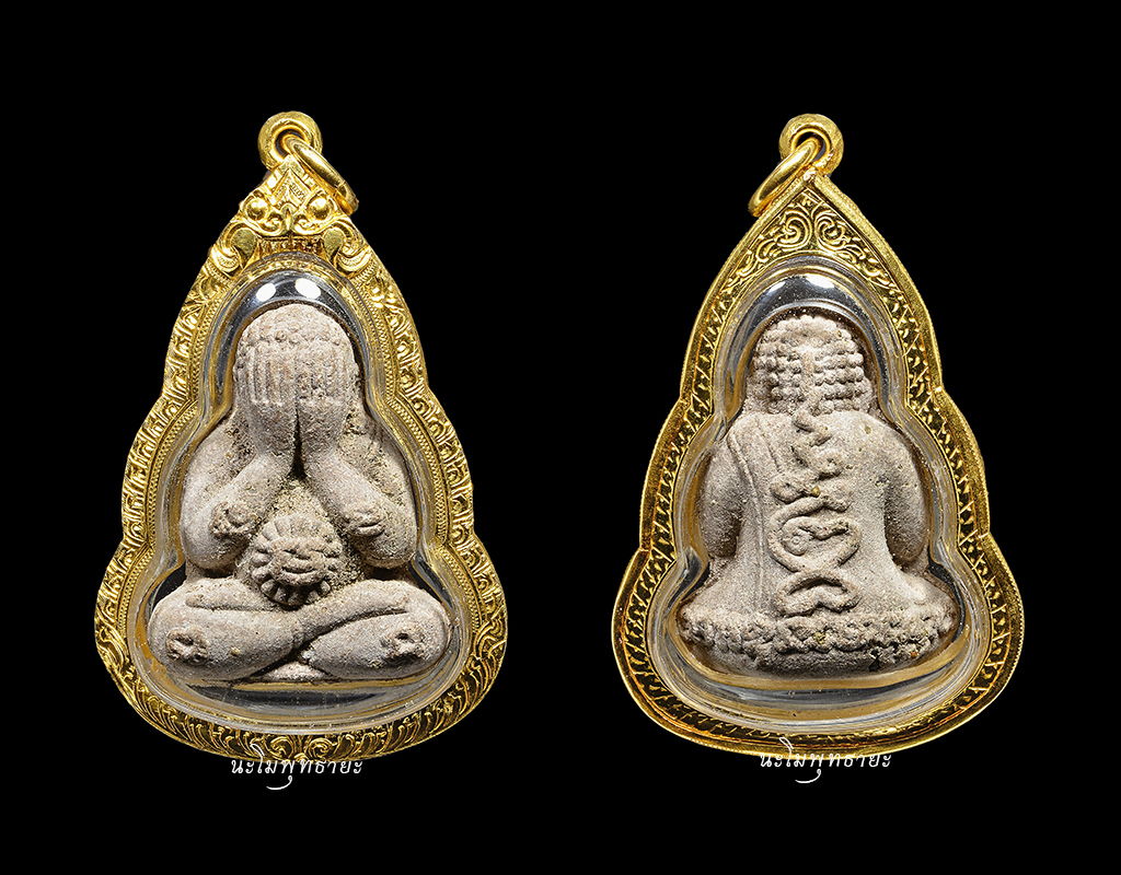 พระปิดตารุ่นไตรมาสรวยทันใจ หลวงปู่หมุน เนื้อผงกสินไฟ+ผงเหล็กน้ำพี้ เนื้อเทา ฝังชนวนพระแก้วมรกต ตอก 2